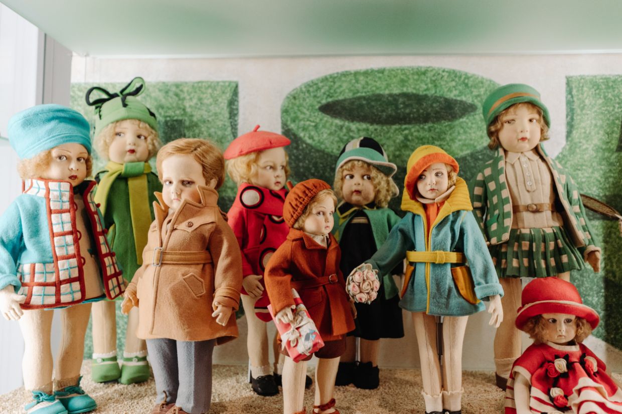 Puppen, Plüsch und Pionierinnengeist -
Frauen im Spielwarendesign, Schweizer Vorlesetag 